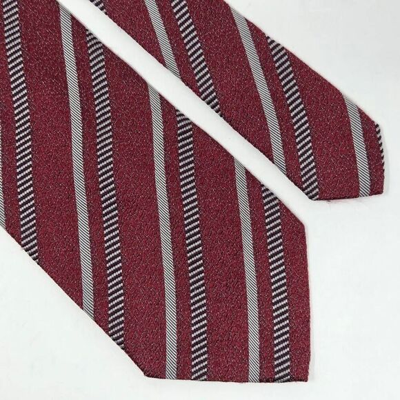 GIORGIO ARMANI CRAVATTE SILK TIE RED BLACK TEXTURED STRIPE SATIN 4" X 57" - Picture 1 of 3